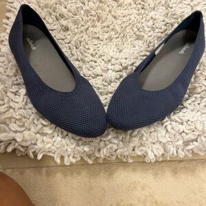 Women's Allbirds Tree Breezers! Beautiful Navy Blue size 9.5!